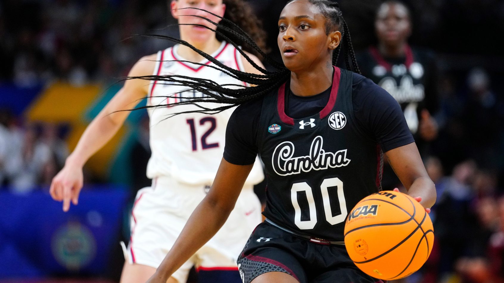 South Carolina guard Ta'Niya Latson handles the ball