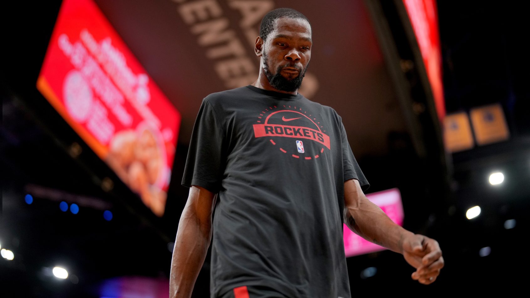 Kevin Durant pregame before a contest versus the Warriors.
