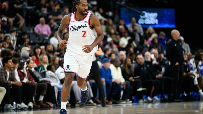 Kawhi Leonard runs back down the court after a bucket versus the Mavericks.
