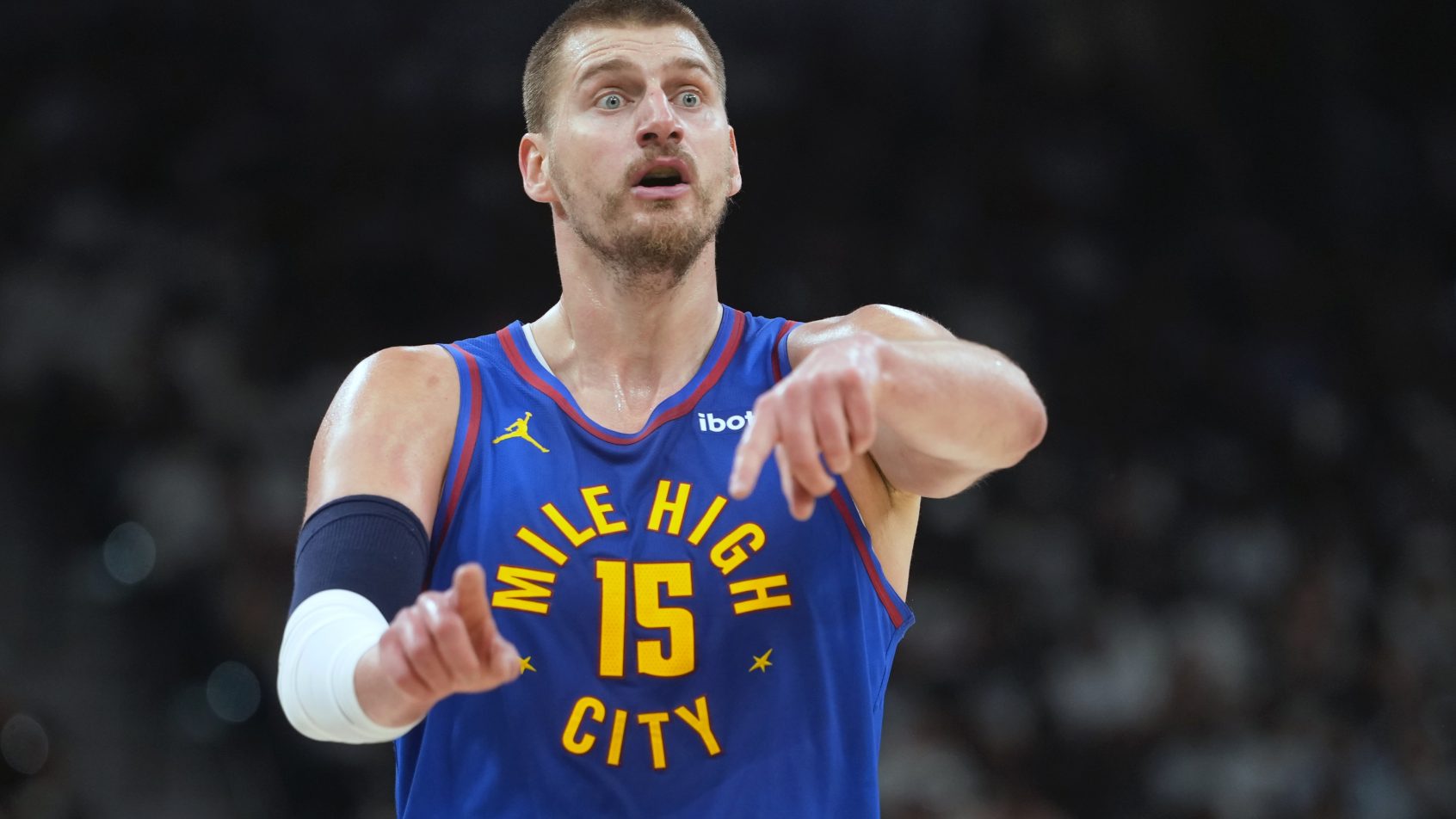 Nikola Jokic signals to a teammate in a game versus the Spurs.