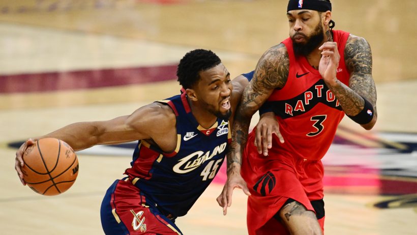 Brandon Ingram defending Donovan Mitchell