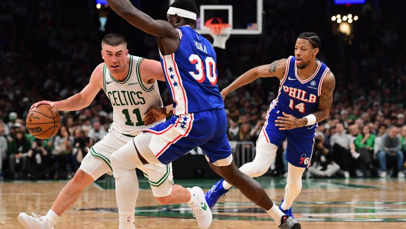 Adem Bona defends guard Payton Pritchard