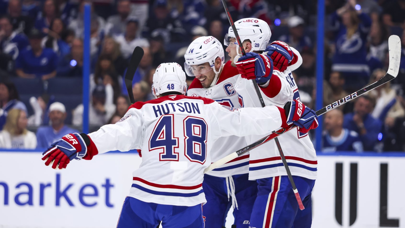 The Canadiens celebrate a goal in Game 1 versus the Lightning.
