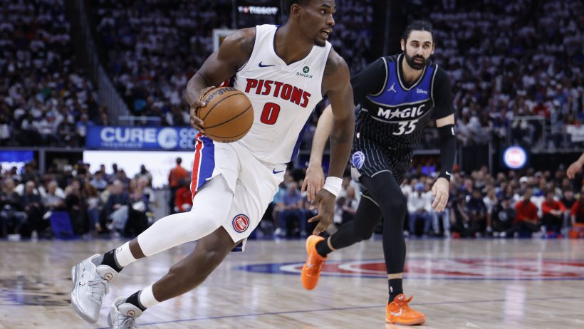 Jalen Duren dribble drive