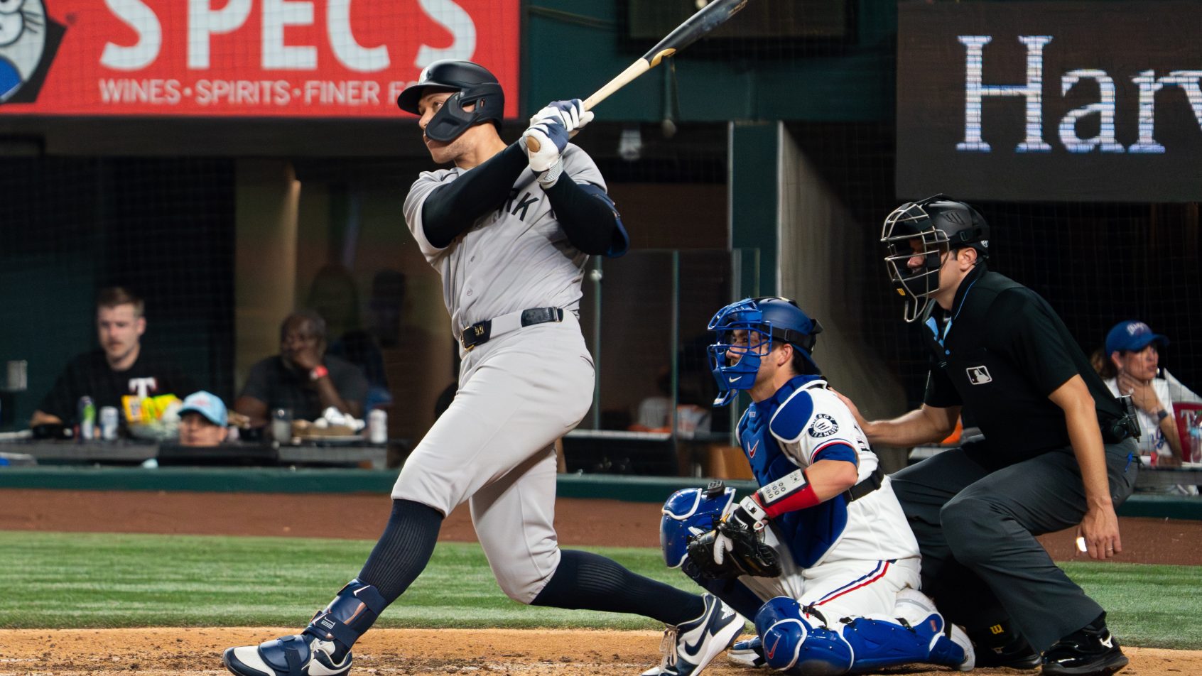 Aaron Judge leads the Yankees vs. the Rangers tonight.