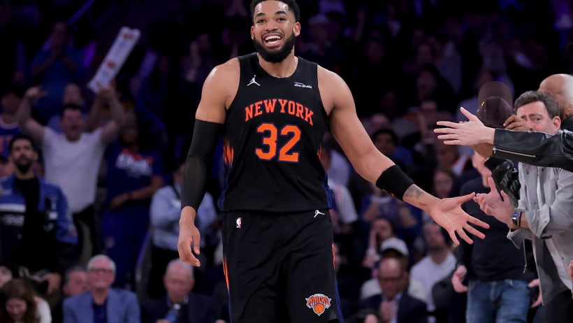Karl-Anthony Towns hi-fives fans