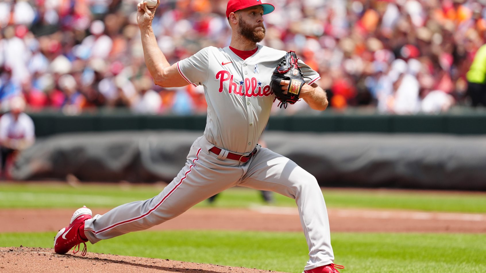 Zach Wheeler throws a pitch