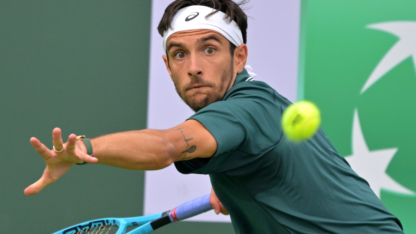Lorenzo Musetti hitting a forehand