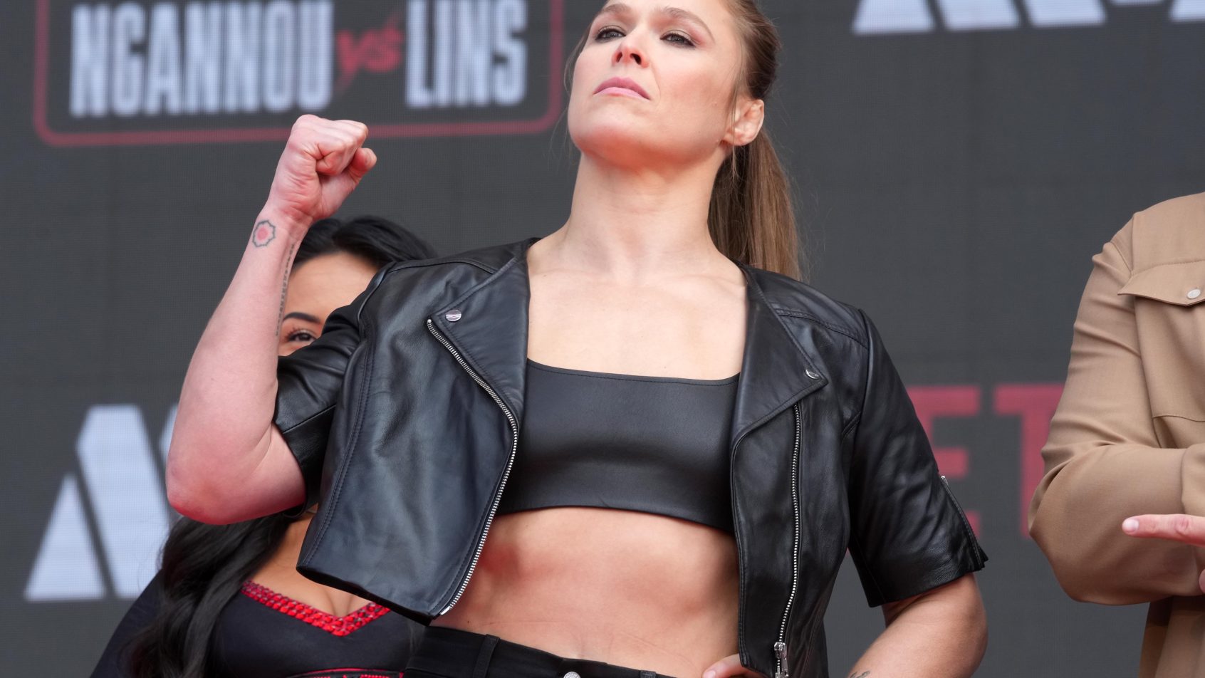 Rousey vs Carano OVER/UNDER props