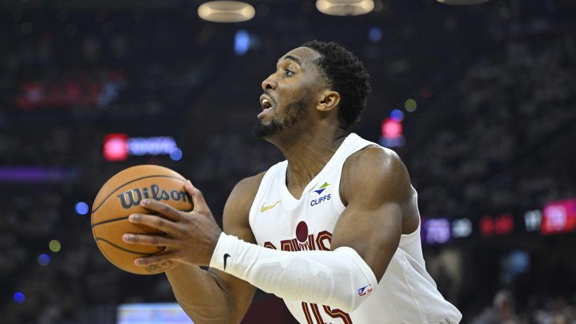 Donovan Mitchell gets set to hoist a jumper versus the Raptors.