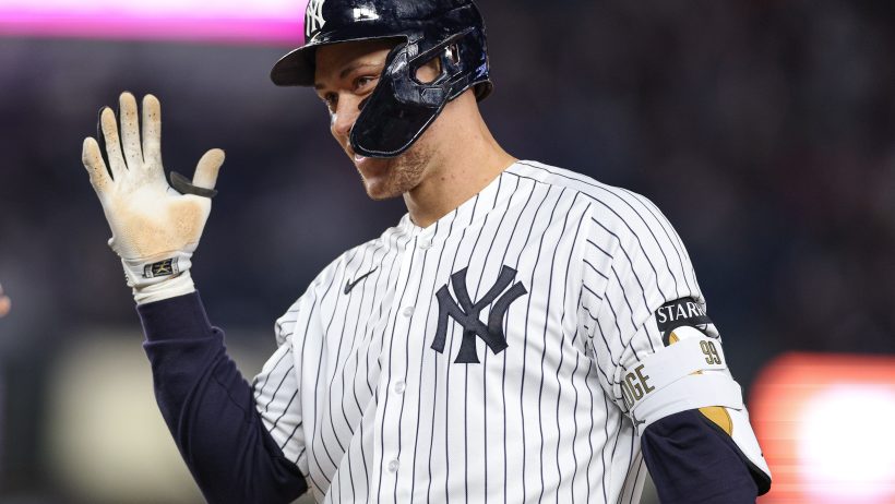Aaron Judge holding right hand up