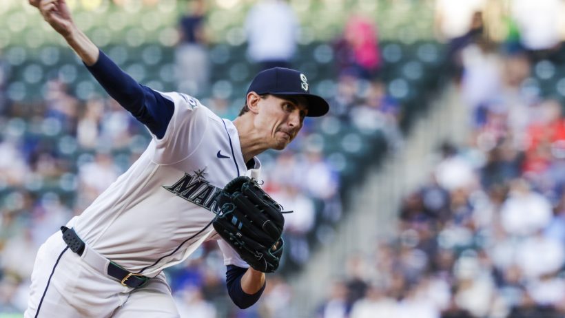 George Kirby delivers a pitch versus the Braves.