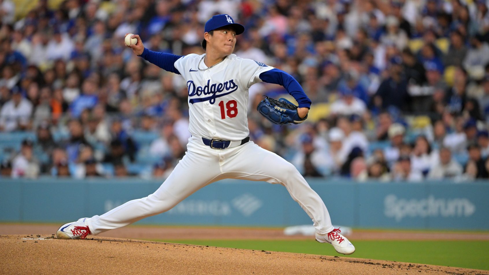 Yoshinobu Yamamoto pitching for the Dodgers