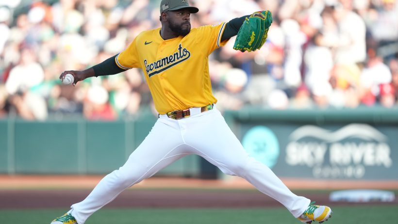Luis Severino lanzando para los Oakland Athletics
