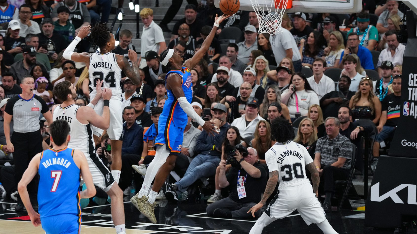 SHAI-GILGEOUS-ALEXANDER-JOGADOR-NBA-OKLAHOMA-CITY-THUNDER