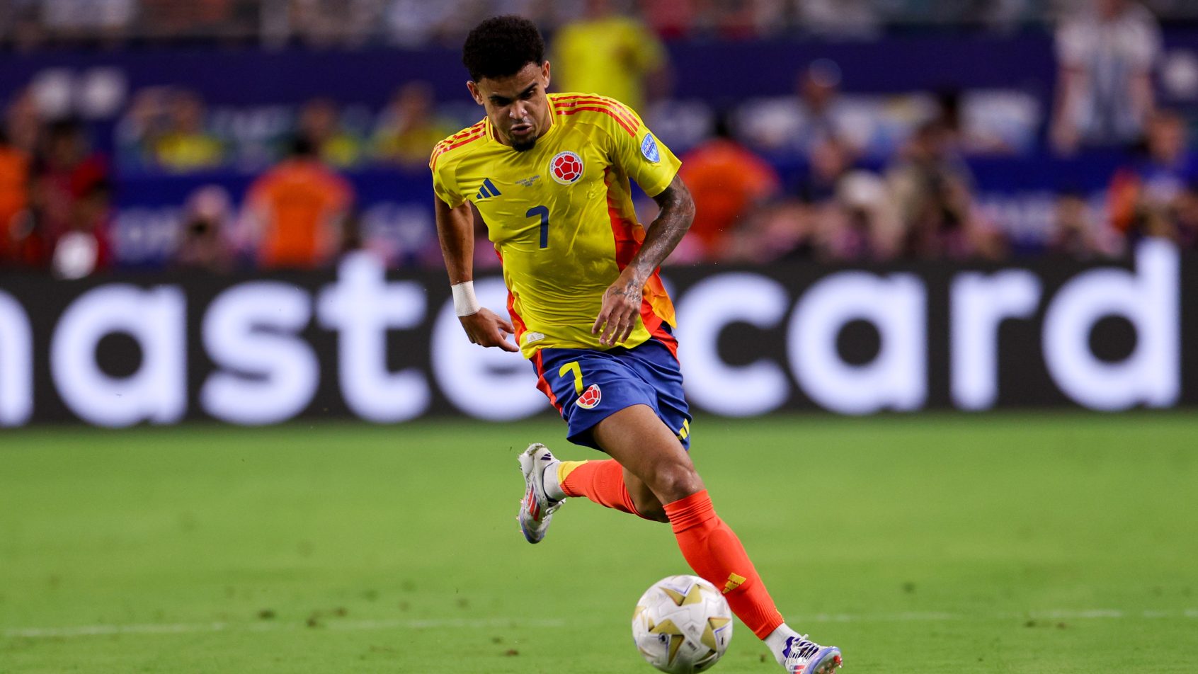 Luis Diaz controls the ball playing for the Colombia national team
