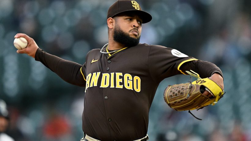 Randy Vásquez throws pitch