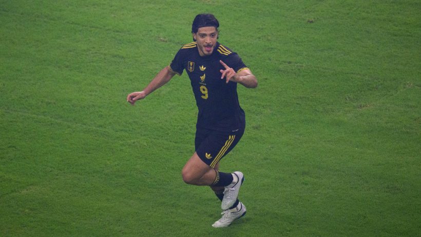 Raul Jimenez celebrating a goal with Mexico