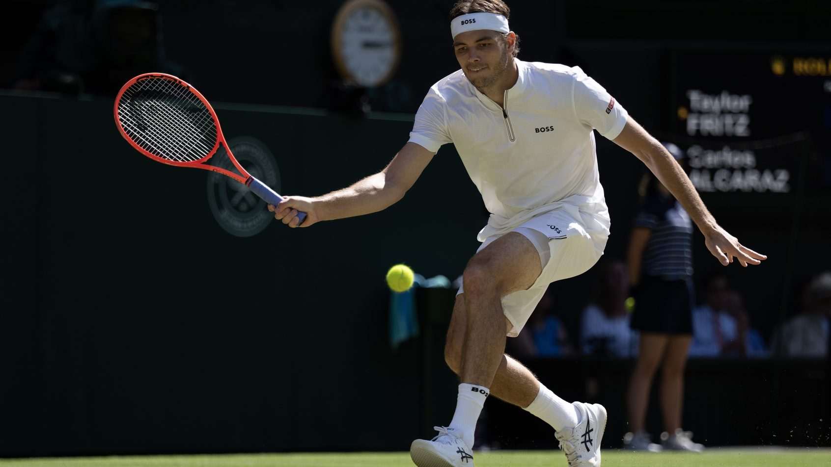 Taylor Fritz hitting a forehand slice