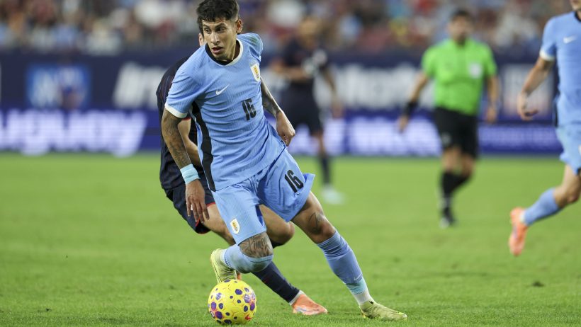 Mathias Olivera controls the ball for Uruguay in a match vs USA.