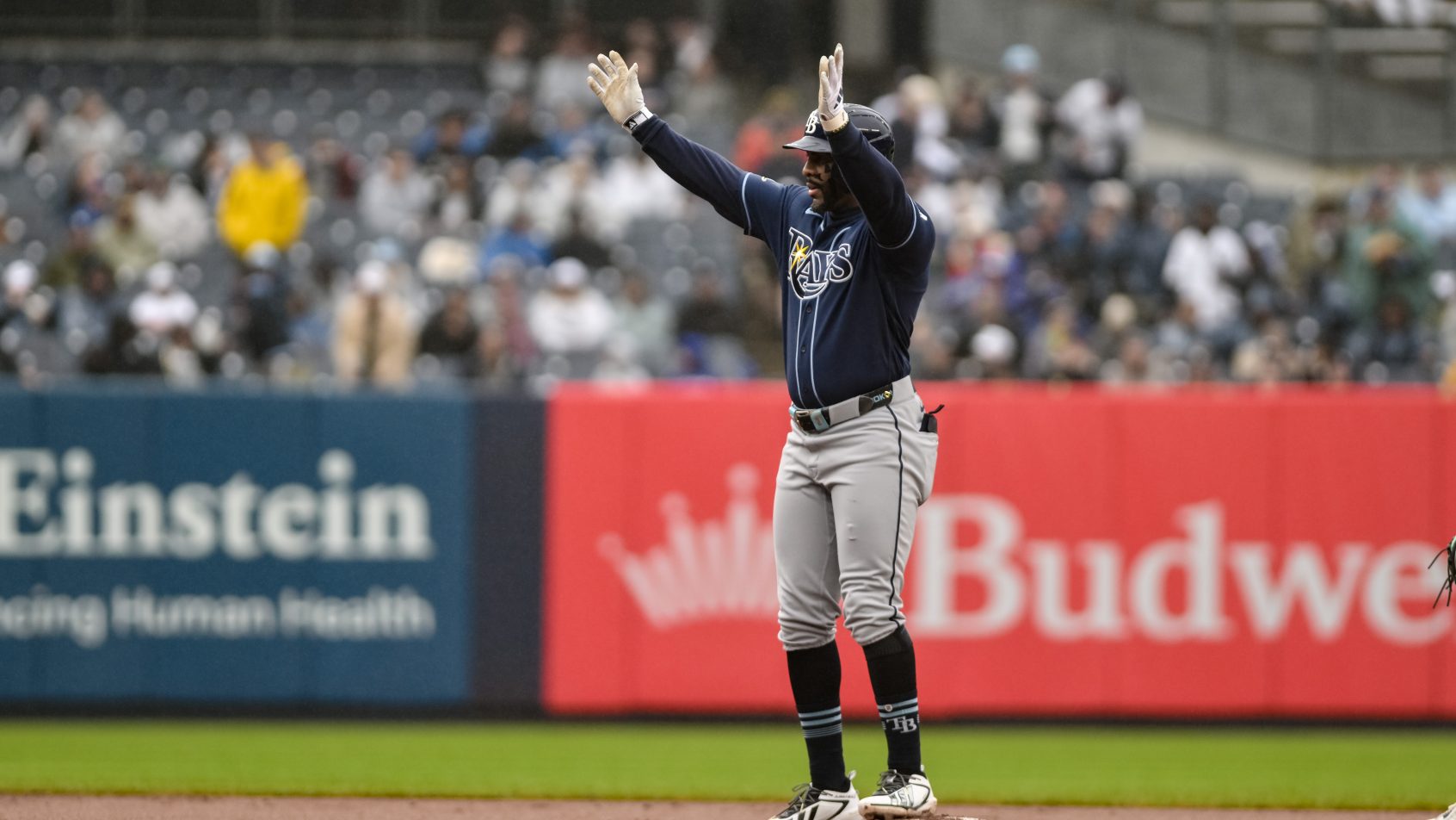 Yandy Díaz reaction at second base