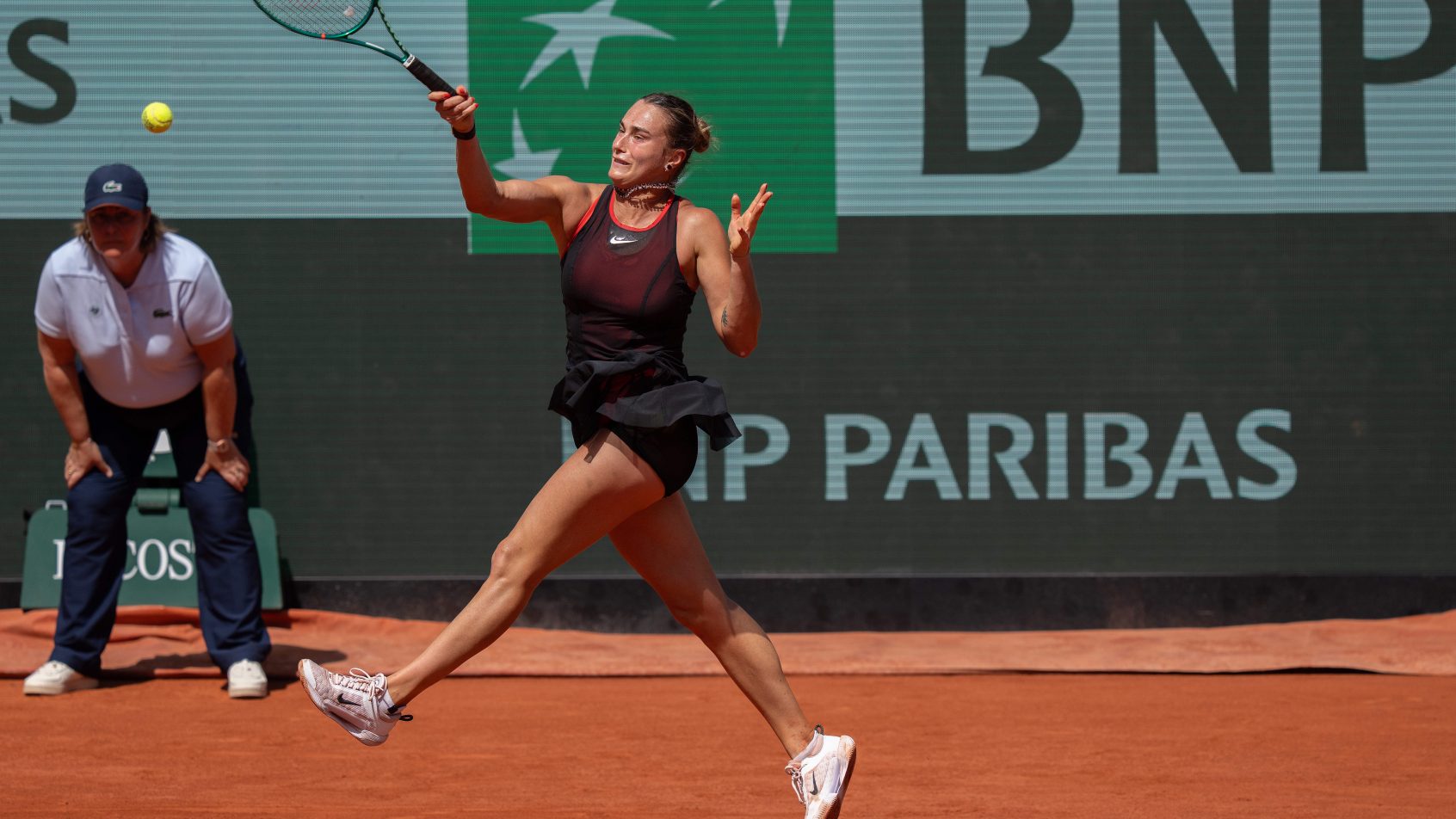 Aryna Sabalenka hitting a forehand in Roland Garros