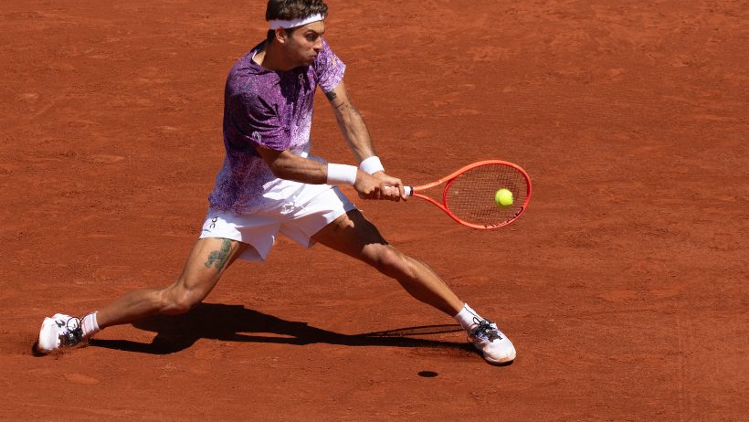 Flavio Cobolli hitting a backhand