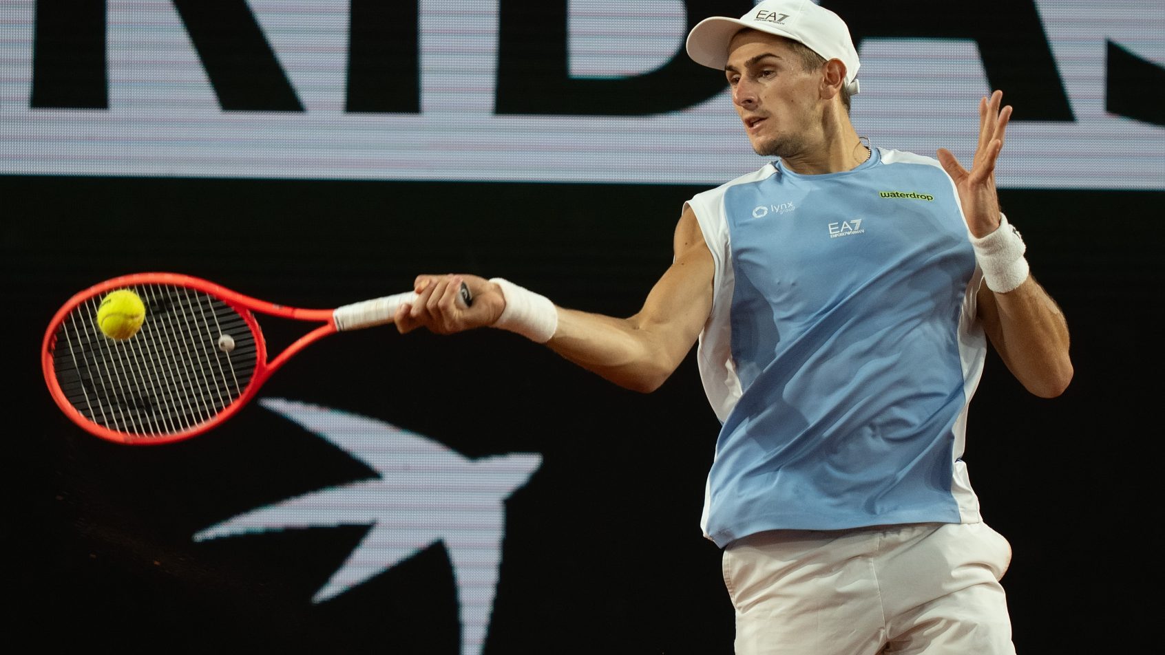 Matteo Arnaldi hitting a forehand