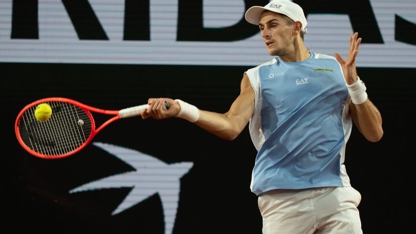 Matteo Arnaldi hitting a forehand