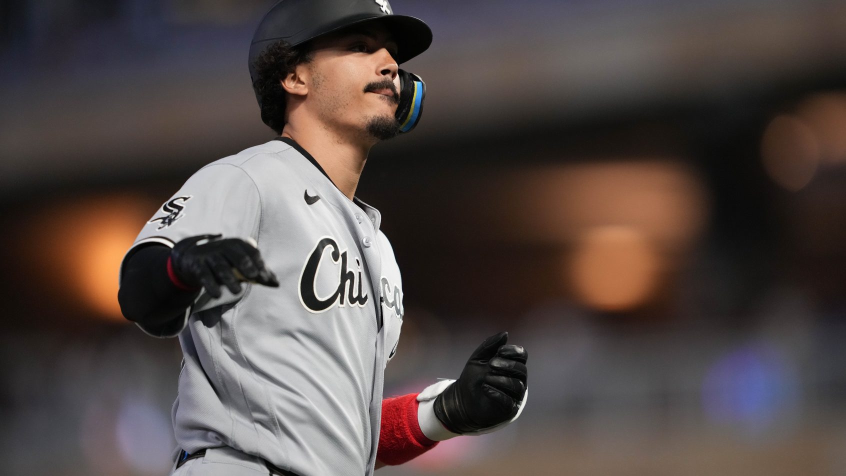 Miguel Vargas home run trot