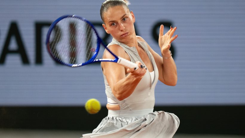 Marta Kostyuk playing in Roland Garros 2026.