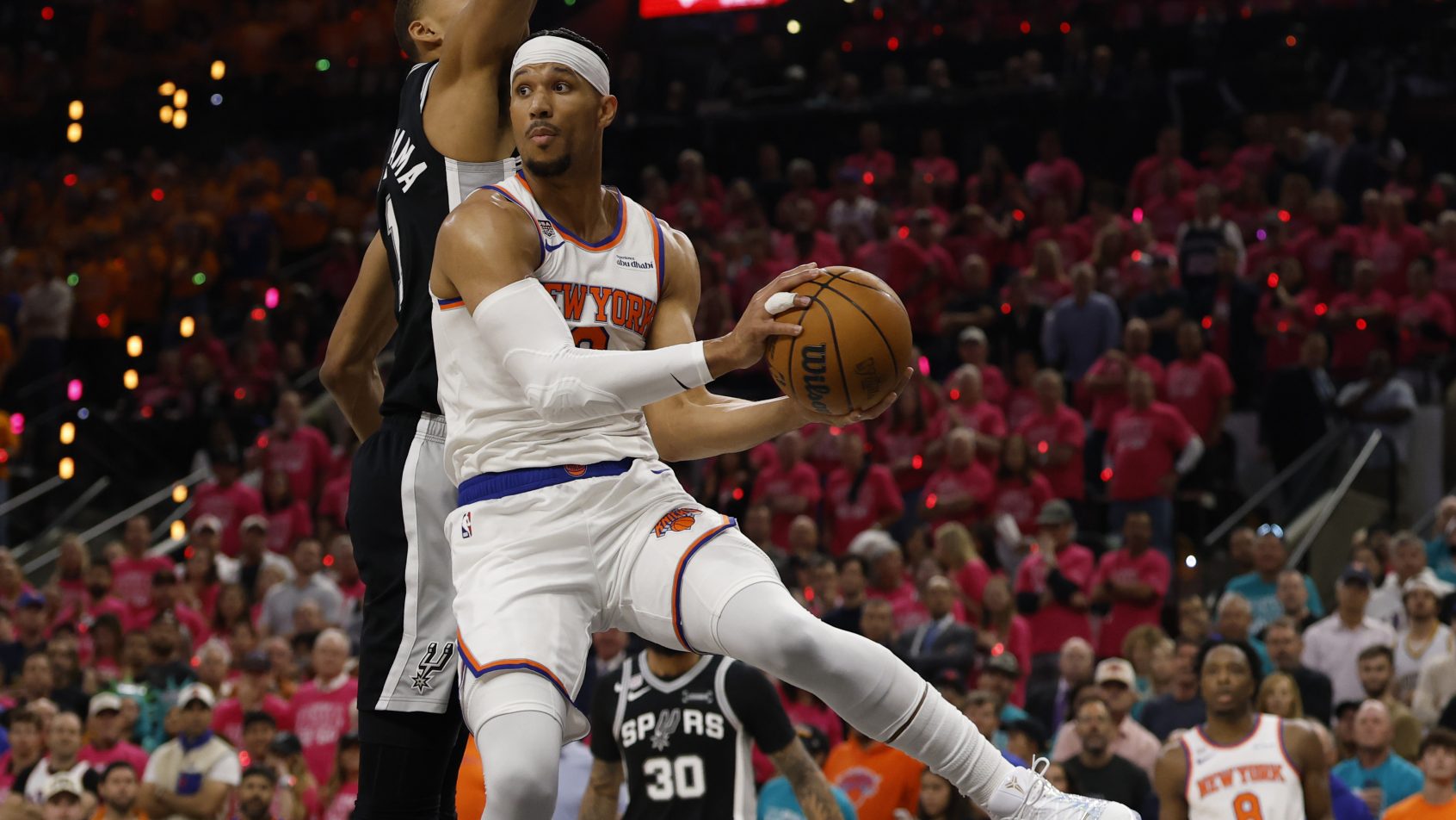 Josh Hart pulls down a rebound in Game 1 of the NBA Finals vs the Spurs.