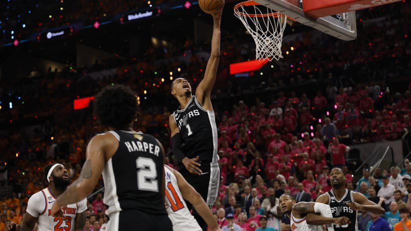 VICTOR-WEMBANYAMA-NO-PRIMEIRO-JOGO-DAS-FINAIS-DA-NBA-ENTRE-SAN-ANTONIO-SPURS-E-NEW-YORK-KNICKS