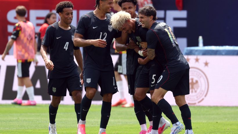 Antonee Robinson celebrating a goal with the USMNT.