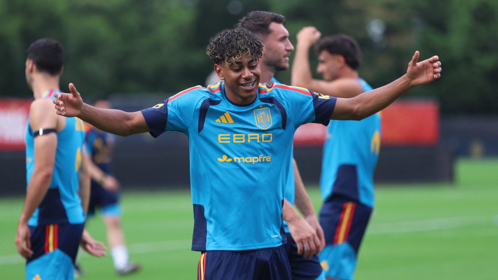 LAMINE-YAMAL-DURANTE-TREINO-DA-ESPANHA-COPA-DO-MUNDO