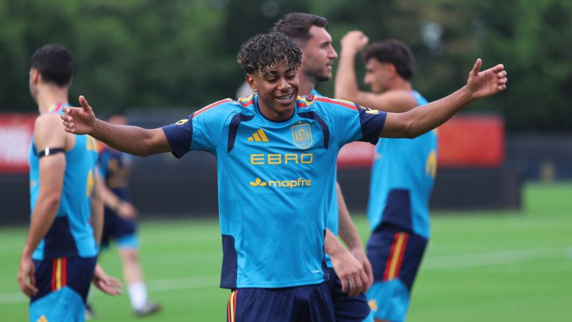 LAMINE-YAMAL-DURANTE-TREINO-DA-ESPANHA-COPA-DO-MUNDO