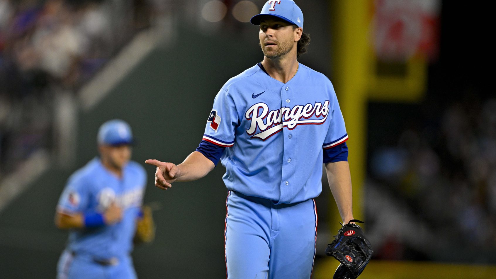 Jacob deGrom pointing