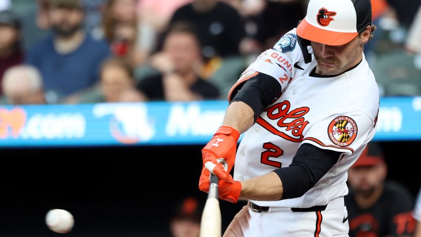 Gunnar Henderson smacks a hit versus the Mariners.