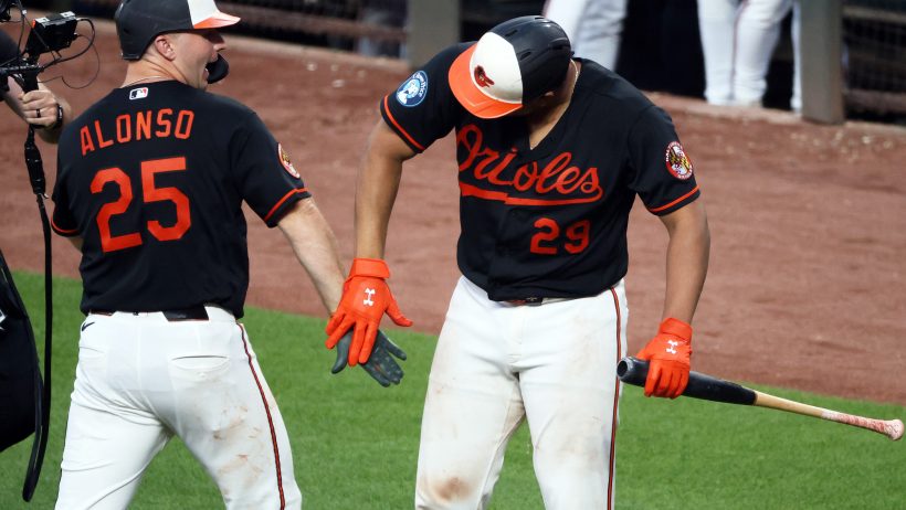 The Orioles celebrate a home run in a victory over the Mariners.