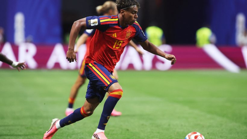 Lamine Yamal playing for Spain in the 2026 FIFA World Cup.