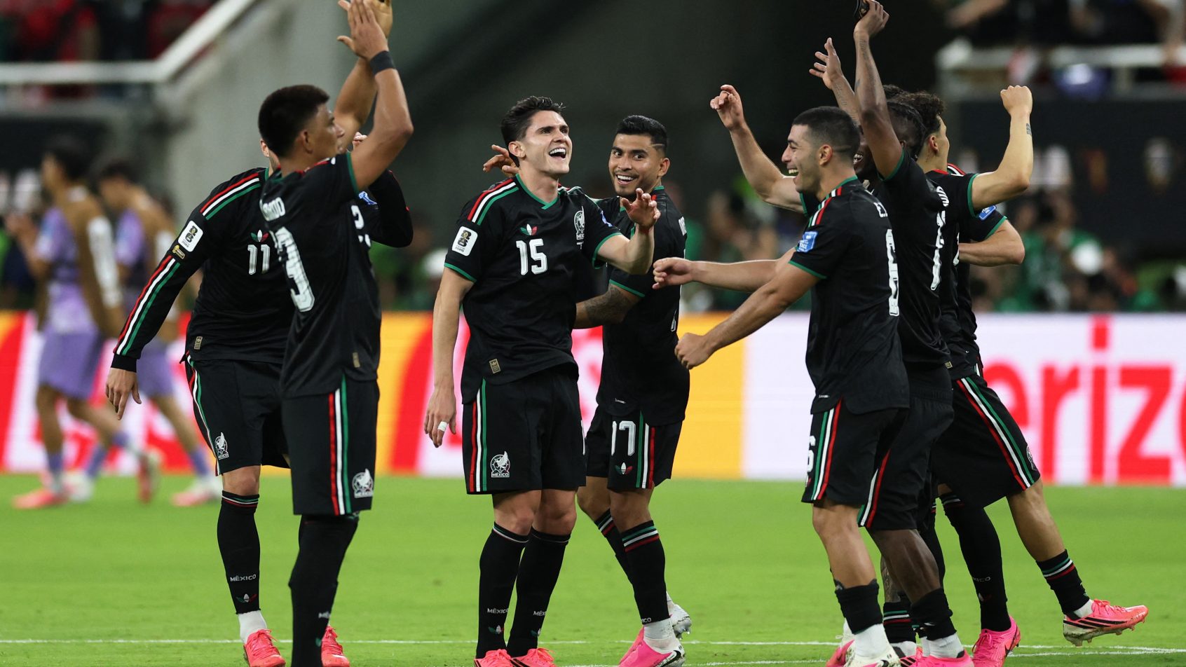 MEXICO-CELEBRA-VITORIA-COPA-DO-MUNDO