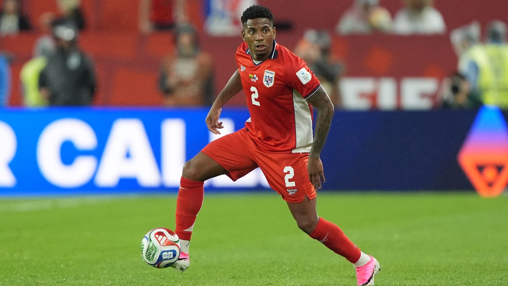Panama defender Cesar Blackmon with the ball