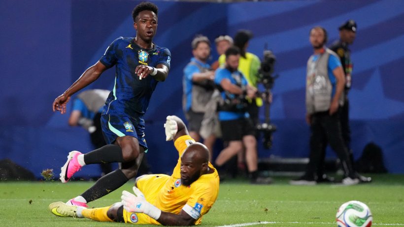 VINICIUS-JUNIOR-MARCA-TERCEIRO-GOL-VITORIA-BRASIL-COPA-DO-MUNDO