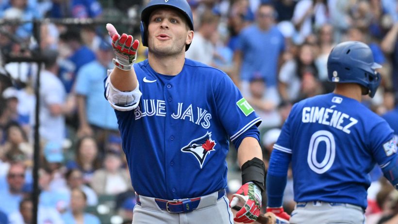 Daulton Varsho blows kiss into stands after home run