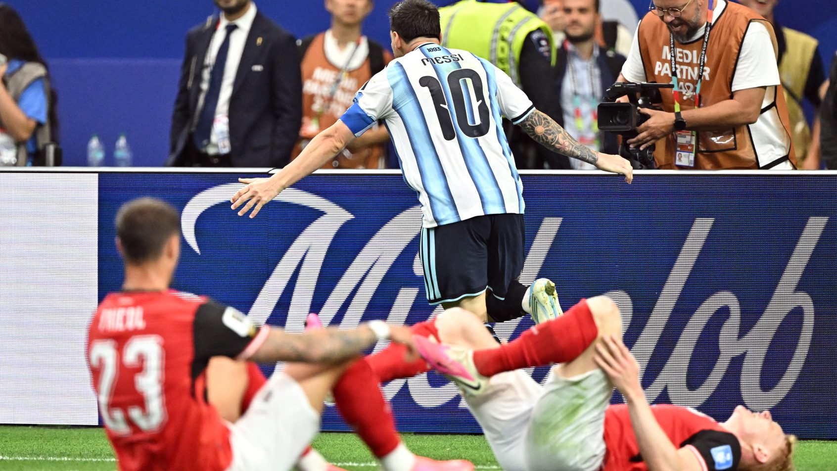 LIONEL-MESSI-CELEBRA-MARCA-DE-MAIOR-ARTILHEIRO-DA-COPA-DO-MUNDO-ARGENTINA