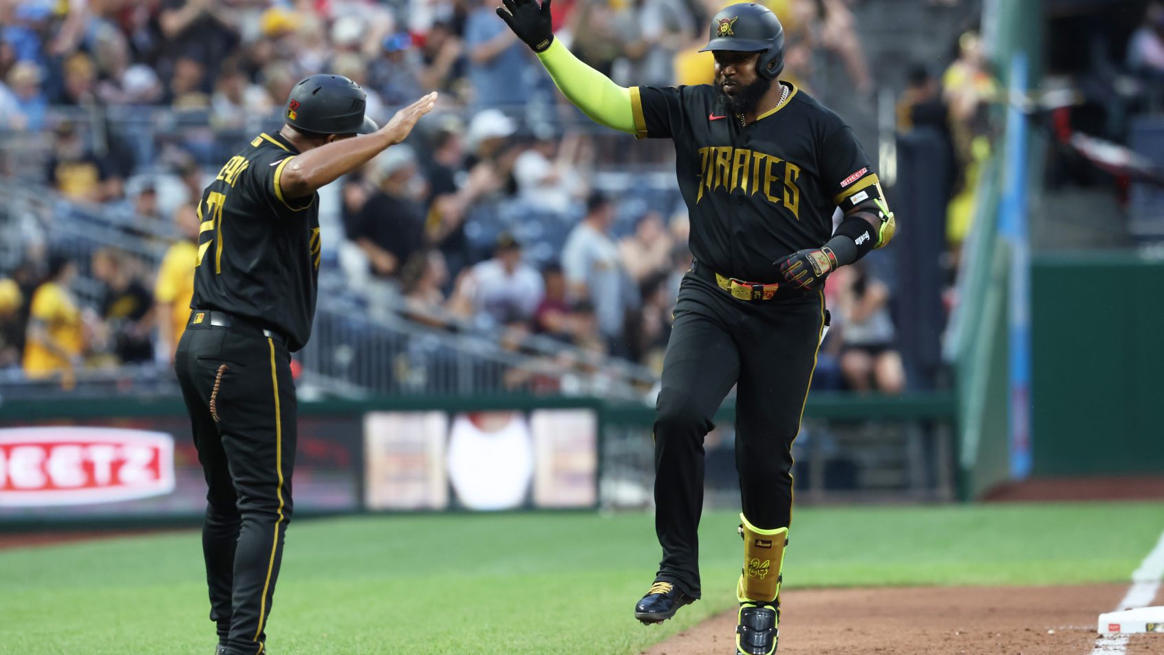 Marcell Ozuna home run trot past third base