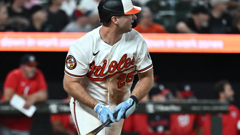Pete Alonso rips a double in a game versus the Nationals.