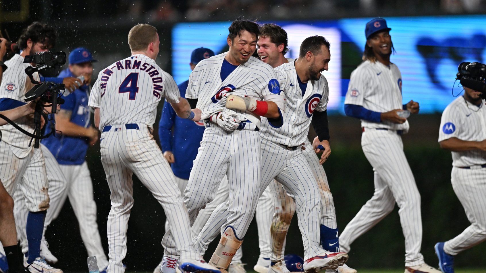 Seiya Suzuki celebrates with teammates