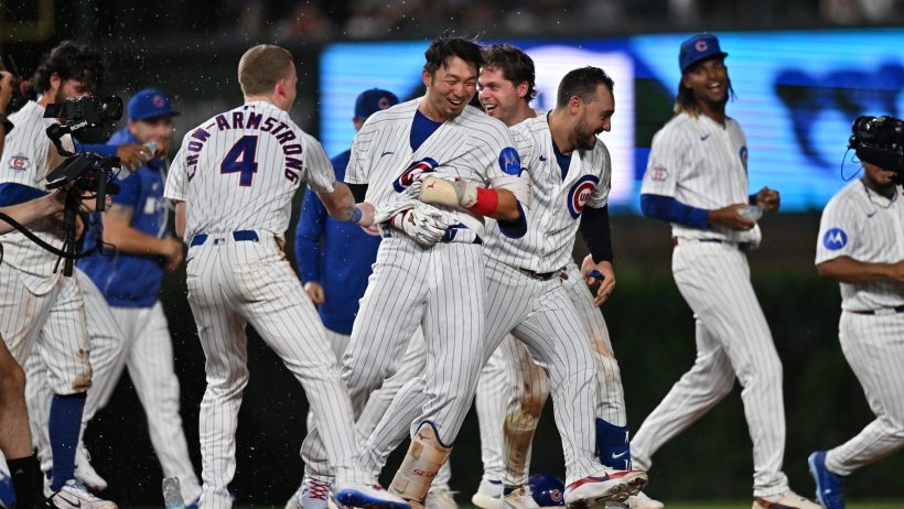 Seiya Suzuki celebrates with teammates
