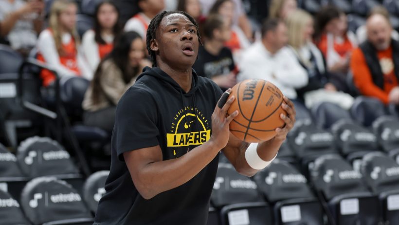 Adou Thiero playing for the Los Angeles Lakers.